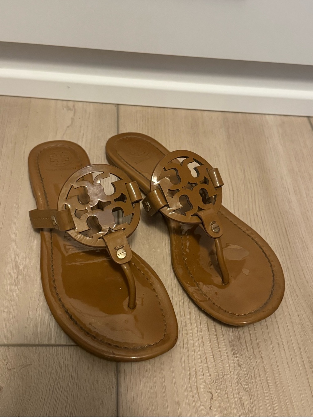 Tory Burch Women’s Tan Patent Leather Sandals
